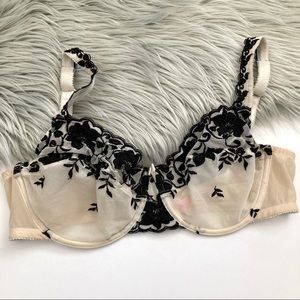 Victoria’s Secret Cream & Black Embroidered Bra